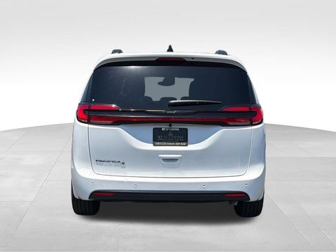 New 2026 Chrysler Pacifica Select w/ S Appearance Package FWD image 4