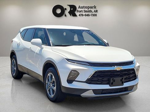 Used 2025 Chevrolet Blazer LT FWD image 1