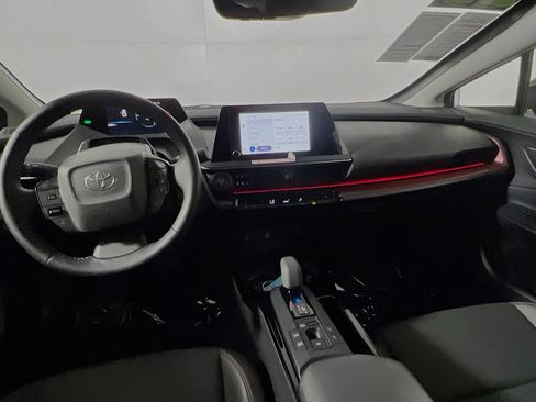 Used 2025 Toyota Prius Plug-In Hybrid image 30