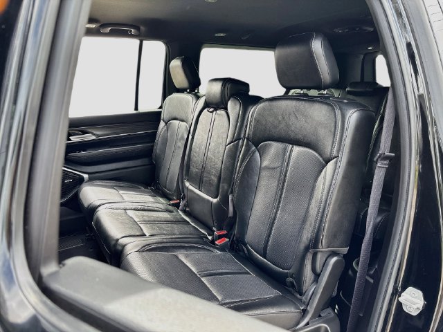 Used 2024 Jeep Wagoneer L Series II w/ Flexible Seating Group AWD/4WD image 25