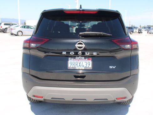 Used 2023 Nissan Rogue SV FWD image 4