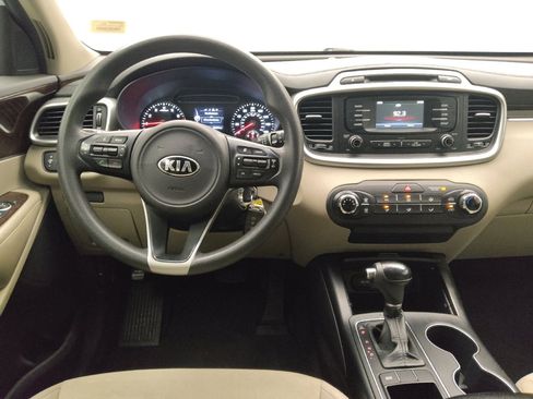 Used 2017 Kia Sorento FWD image 22