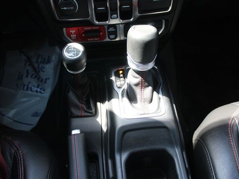 Used 2020 Jeep Gladiator Rubicon AWD/4WD image 40