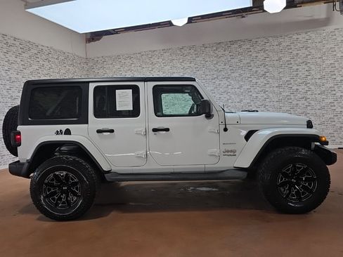 Used 2019 Jeep Wrangler Unlimited Sahara image 9