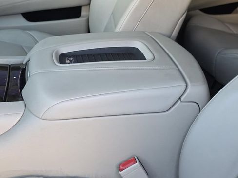 Used 2019 Cadillac Escalade Luxury RWD image 8