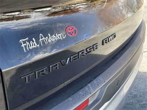 Used 2025 Chevrolet Traverse Z71 image 11