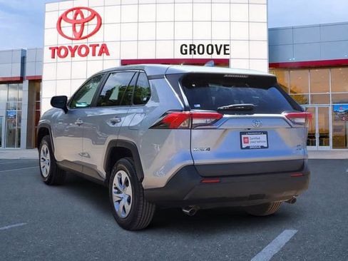 Used 2022 Toyota RAV4 LE AWD/4WD image 3