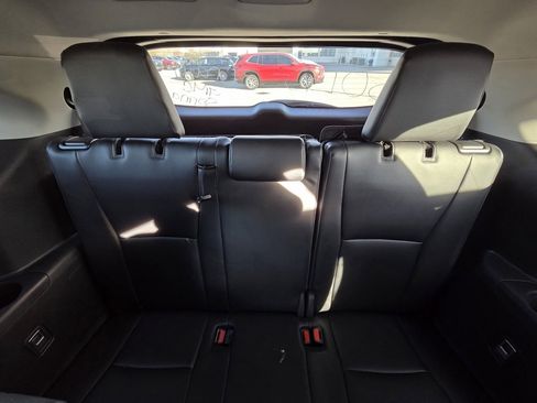 Used 2024 Toyota Highlander XLE image 25