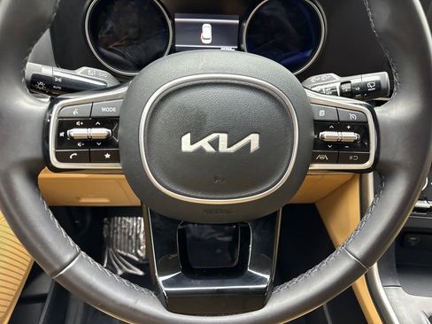Used 2024 Kia Carnival LX FWD image 57
