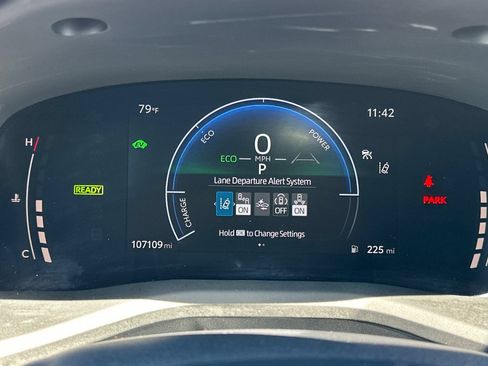 Used 2025 Toyota Camry SE FWD image 27