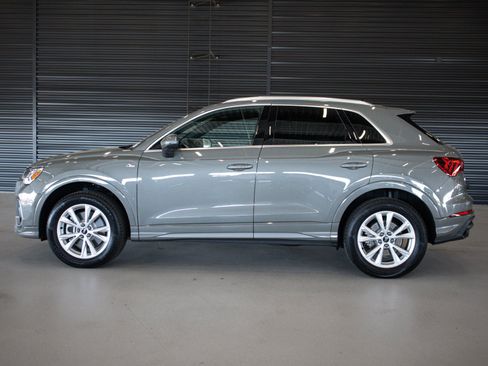 Certified 2025 Audi Q3 2.0T Premium w/ Convenience Package AWD/4WD image 16