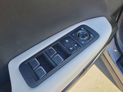 Used 2022 Lexus RX 350L Premium w/ Premium Package image 18