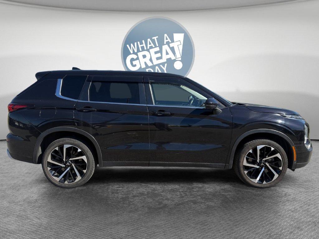 Used 2022 Mitsubishi Outlander SE AWD/4WD image 2