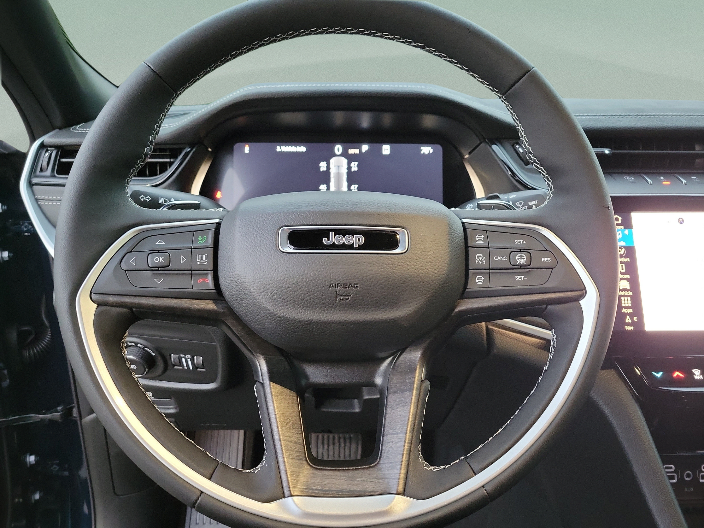 New 2027 Jeep Grand Cherokee Limited RWD image 16