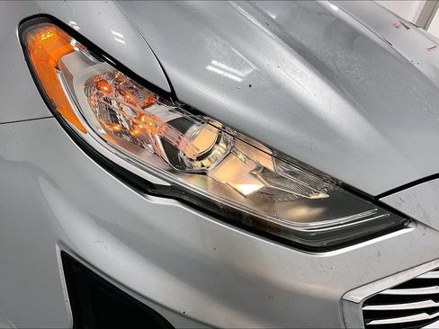 Used 2020 Ford Fusion SE FWD image 34