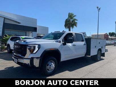 New 2025 GMC Sierra 3500 Pro w/ Convenience Package