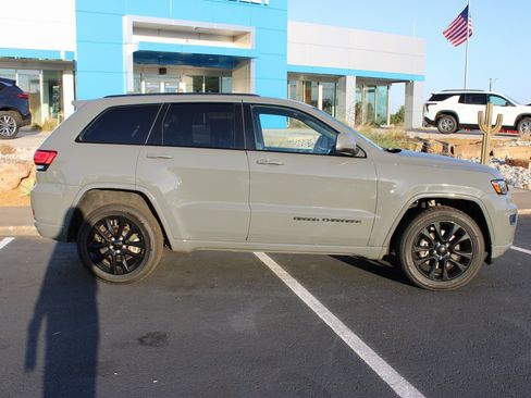Used 2021 Jeep Grand Cherokee Laredo X image 10