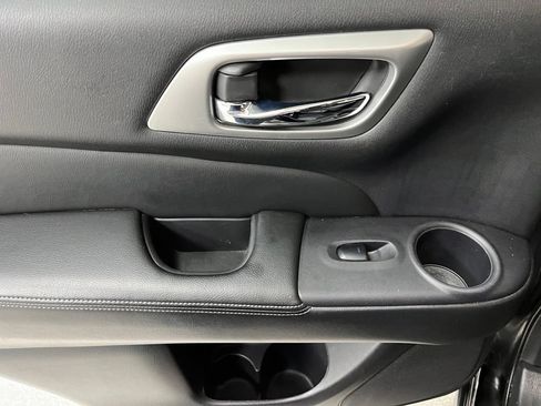 Used 2019 Nissan Pathfinder SL AWD/4WD image 43