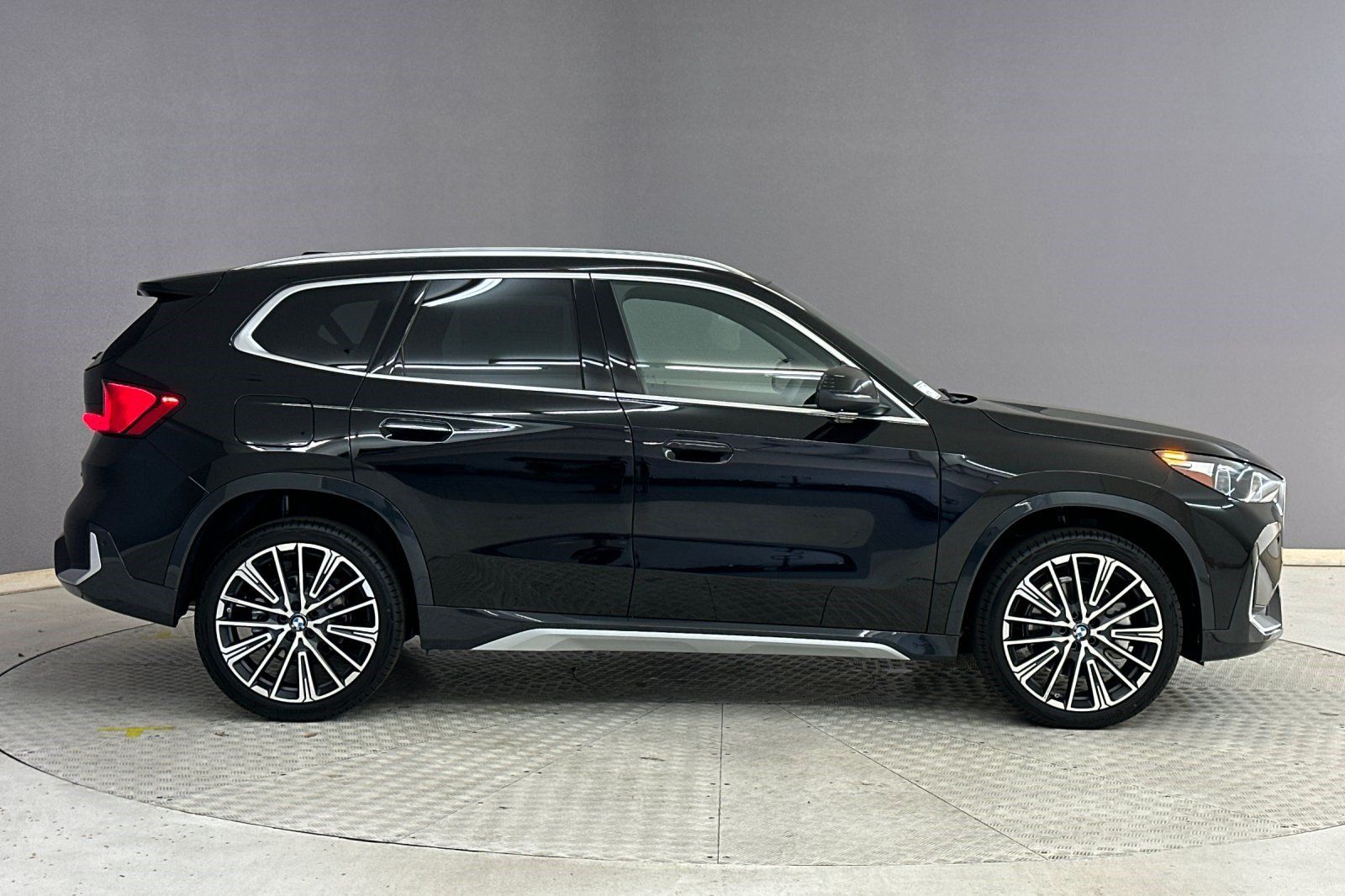 Used 2025 BMW X1 xDrive28i w/ Convenience Package AWD/4WD image 8