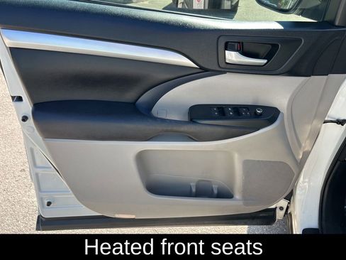 Used 2017 Toyota Highlander XLE image 17