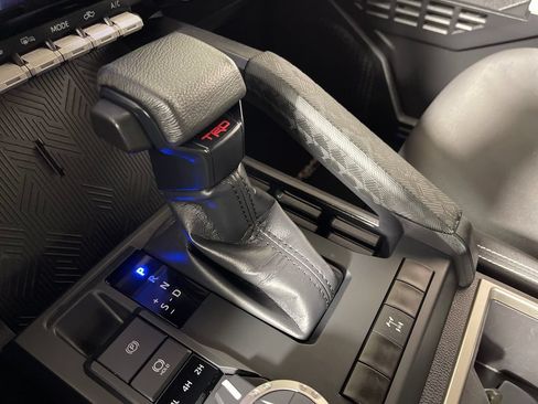 Certified 2024 Toyota Tacoma TRD Off-Road AWD/4WD image 22