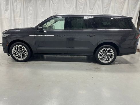 Used 2025 Lincoln Navigator L Reserve image 4