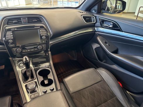 Used 2023 Nissan Maxima SR w/ Sport Mat Group image 19
