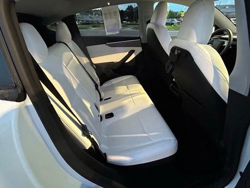 Used 2026 Tesla Model Y AWD image 27
