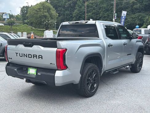 Used 2022 Toyota Tundra SR5 w/ SR5 Convenience Package AWD/4WD image 8