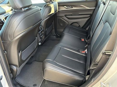 New 2025 Jeep Grand Cherokee Limited image 9