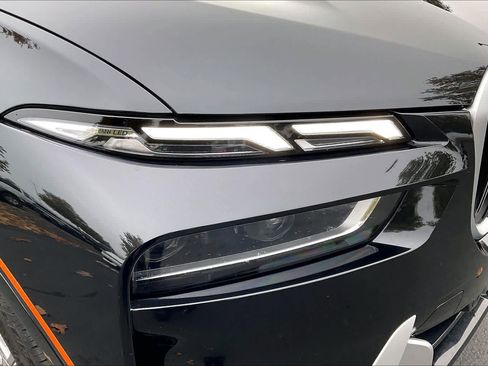 Used 2025 BMW X7 xDrive40i w/ Premium Package image 30