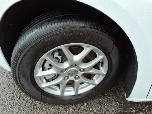 Used 2024 Chrysler Pacifica Touring-L FWD image 20