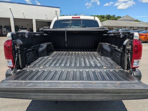 Used 2016 Toyota Tacoma SR5 w/ Towing Package AWD/4WD image 20