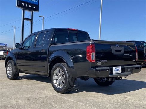 Used 2020 Nissan Frontier SV image 3