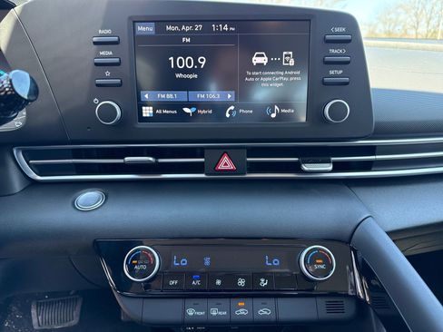 New 2026 Hyundai Elantra Hybrid FWD image 17
