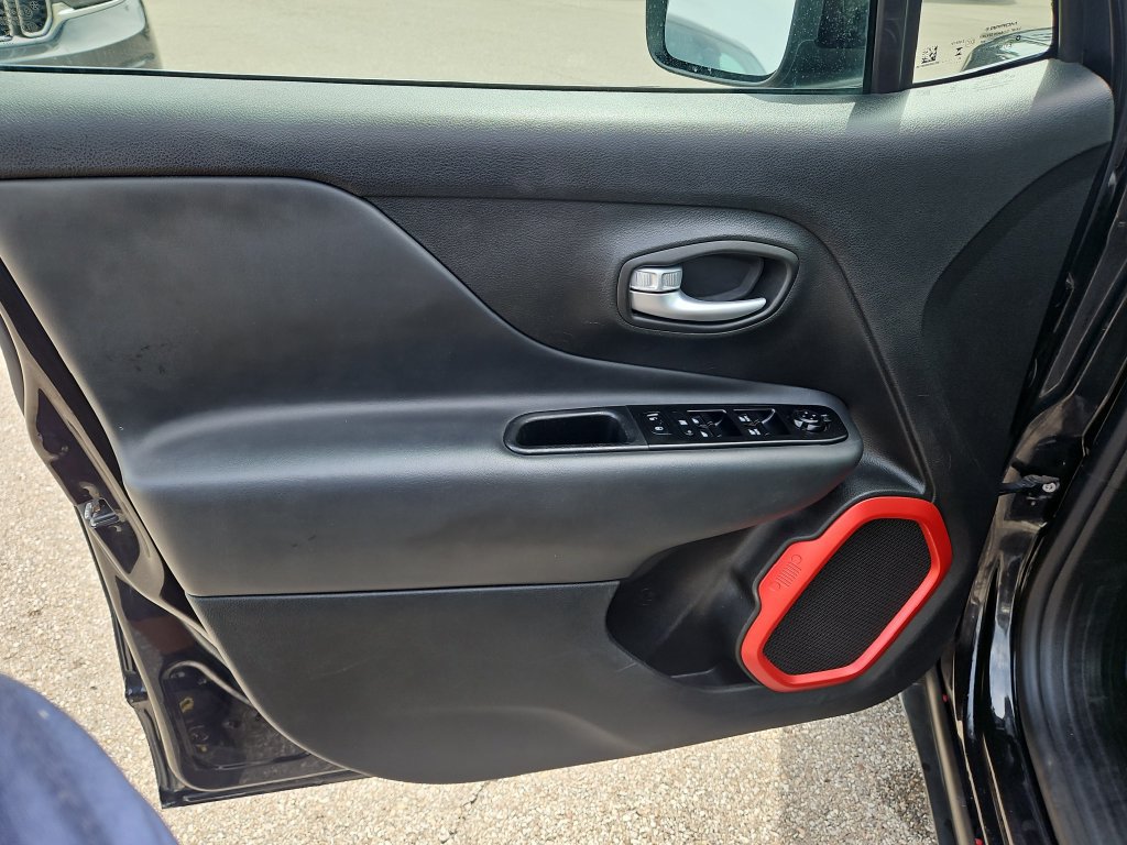 Used 2023 Jeep Renegade Trailhawk AWD/4WD image 19