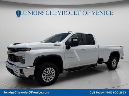 Used 2025 Chevrolet Silverado 2500 LT w/ Convenience Package AWD/4WD image 14