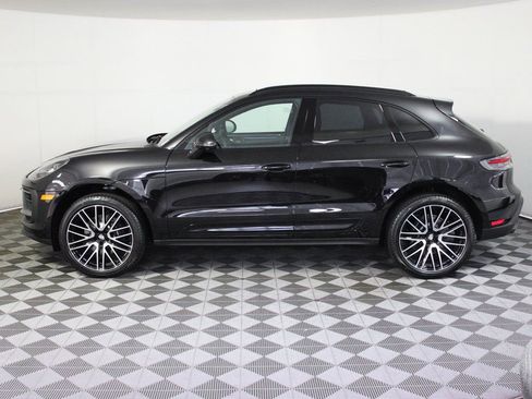 Certified 2025 Porsche Macan image 2