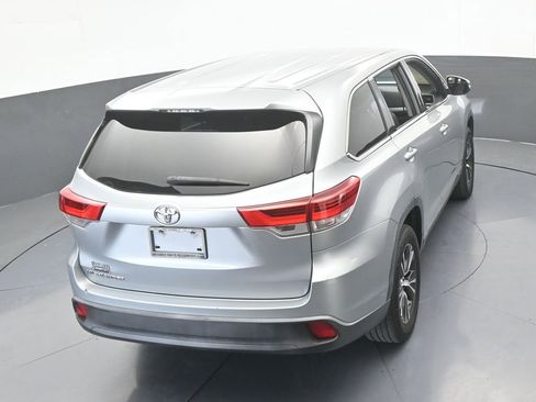 Used 2019 Toyota Highlander LE FWD image 48