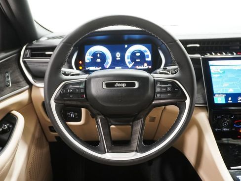 Used 2023 Jeep Grand Cherokee L Limited w/ Luxury Tech Group II image 21