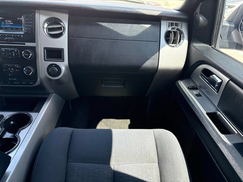 Used 2017 Ford Expedition XLT AWD/4WD image 24