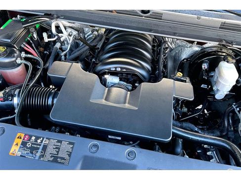 Used 2017 Chevrolet Suburban Premier image 32