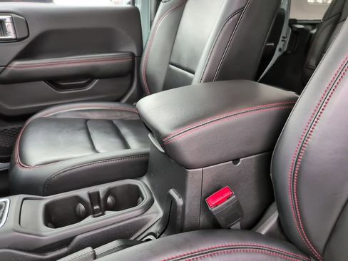 Used 2024 Jeep Wrangler Unlimited Rubicon image 30