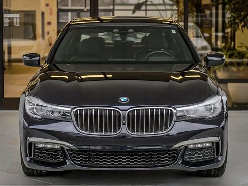 Used 2019 BMW 740i w/ Executive Package image 5