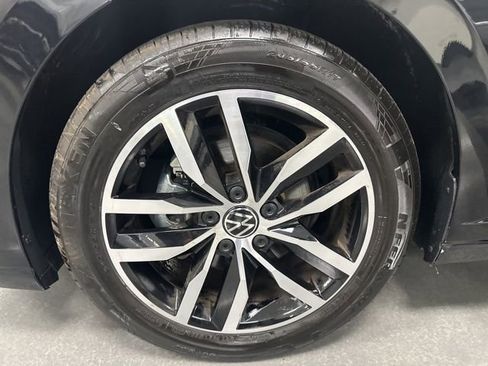 Used 2025 Volkswagen Jetta SE image 24