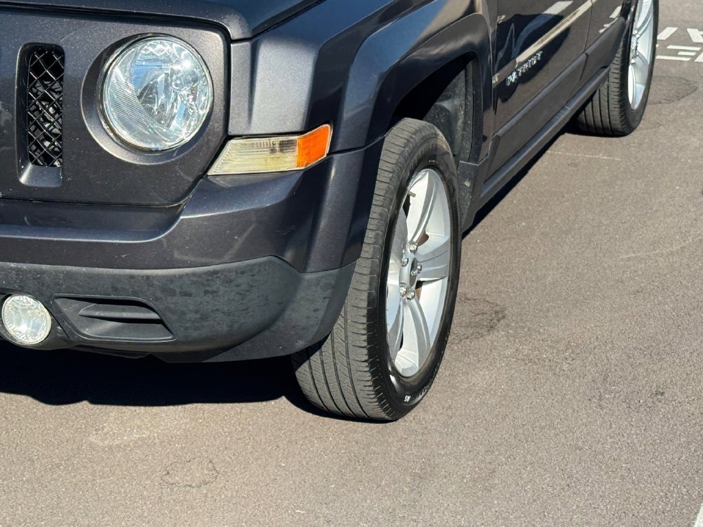 Used 2016 Jeep Patriot Latitude w/ Sun/Sound Group AWD/4WD image 5