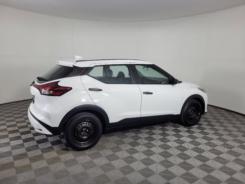 Used 2021 Nissan Kicks S FWD image 10