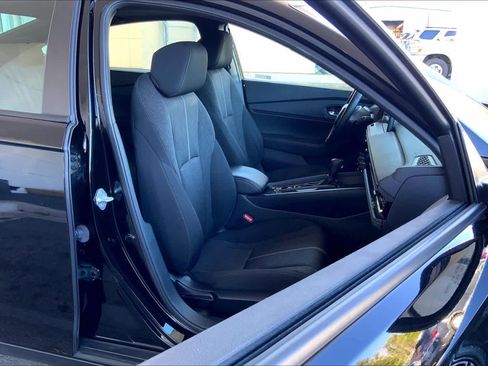 Used 2023 Honda Accord Sport image 9