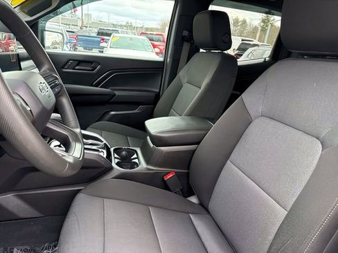 Used 2025 Chevrolet Colorado Trail Boss image 18