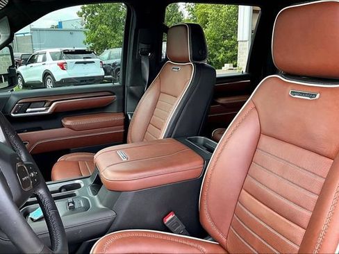 Used 2024 GMC Sierra 2500 Denali Ultimate AWD/4WD image 4